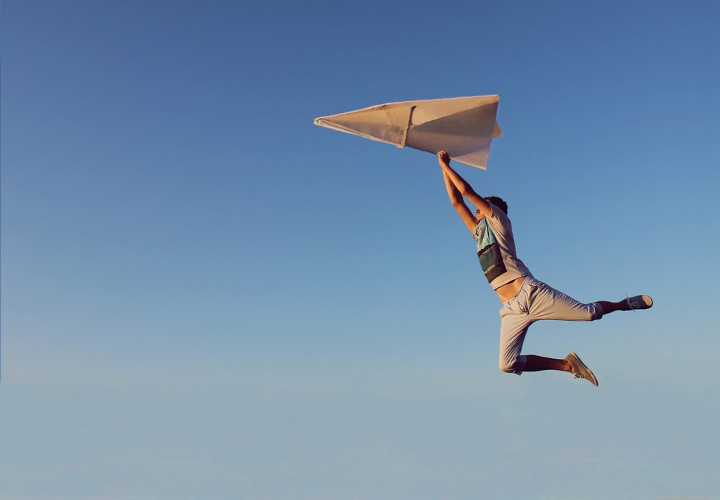 träumen Sie davon, im Traum über den Boden zu fliegen