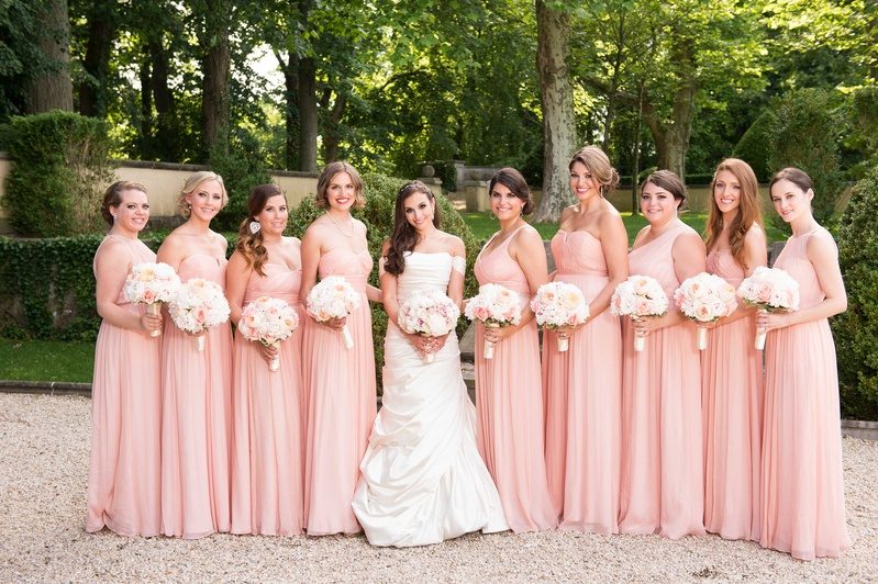 im Traum einer Frau auf die Hochzeit eines anderen gehen