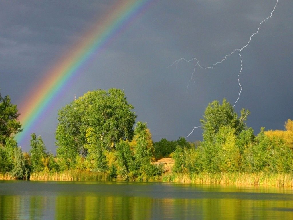 Regen mit Regenbogen