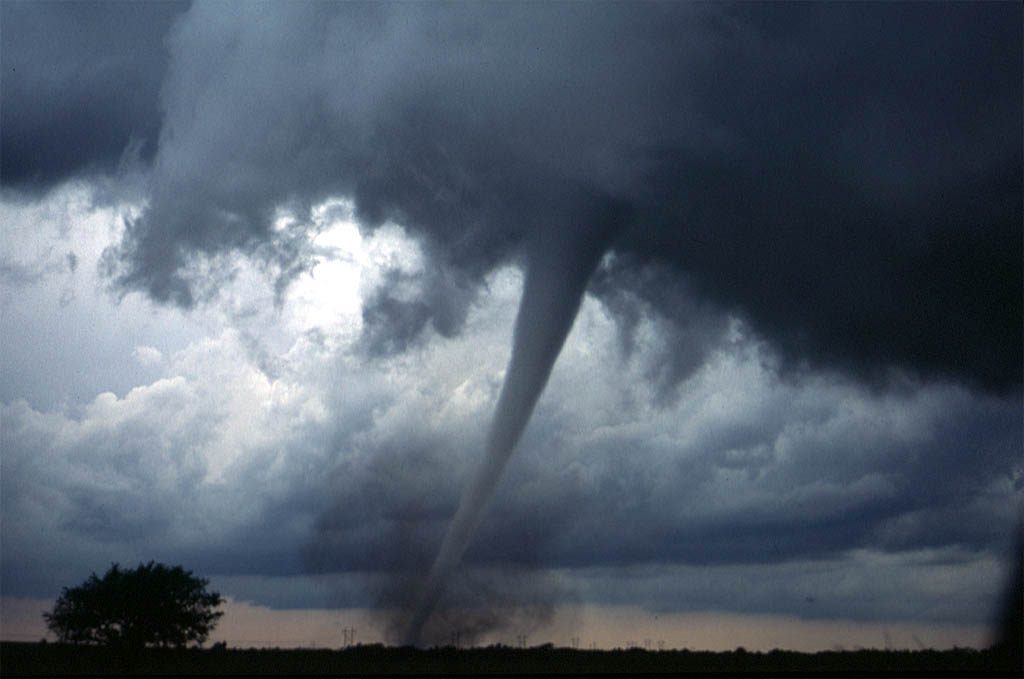 Ein großer Tornado