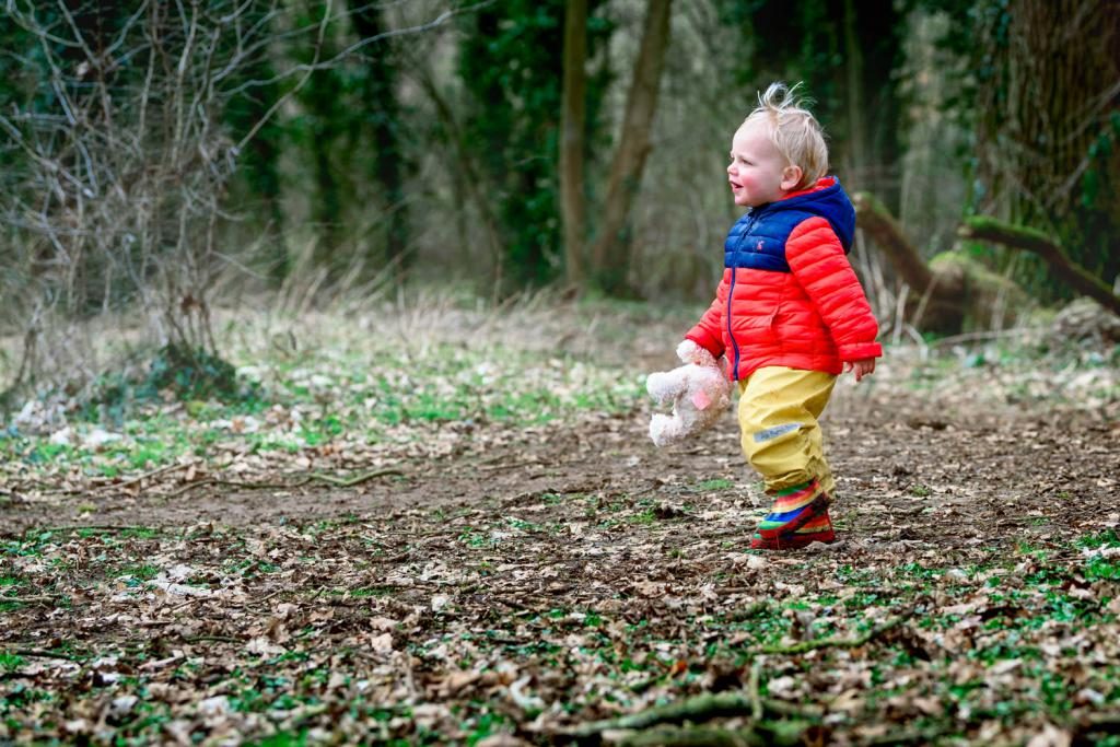 Baby allein im Wald