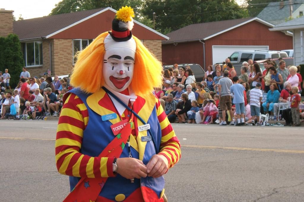 Ein Clown und ein gleichgültiges Publikum