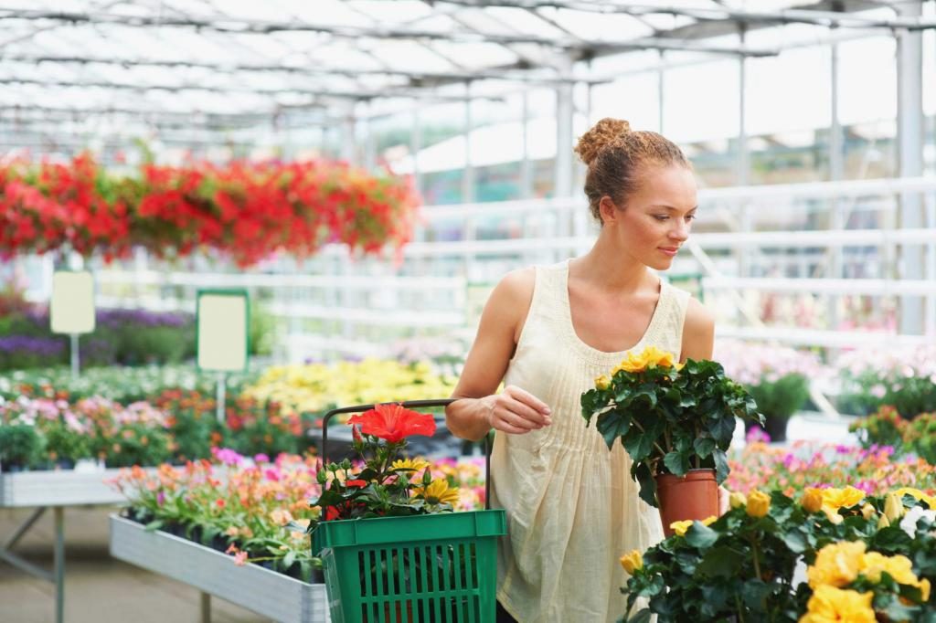 Mädchen wählt Blumen aus