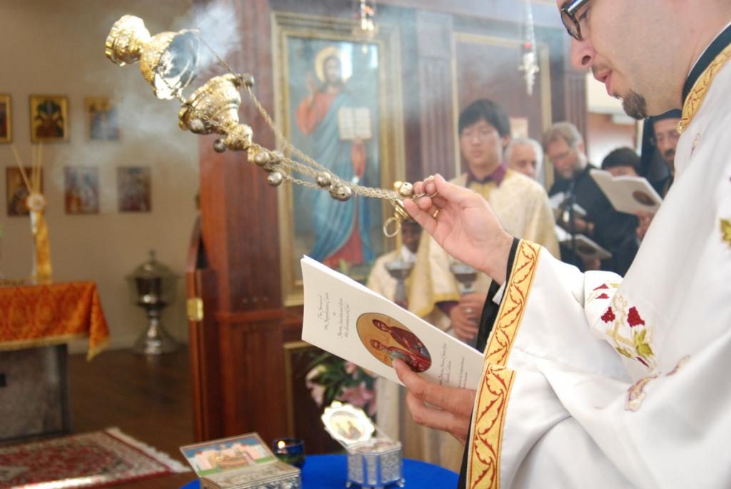 was ist ein traum von einem priester und einem bischof in einer kirche?