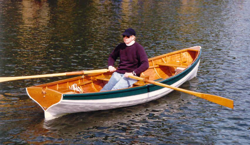 von einem Boot auf dem Wasser träumen