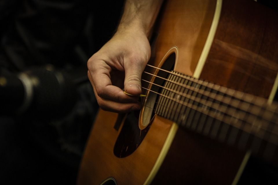 die Gitarre spielen zu träumen