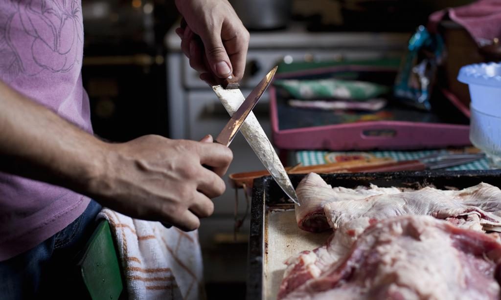 was träumt man vom Schneiden von Fleisch