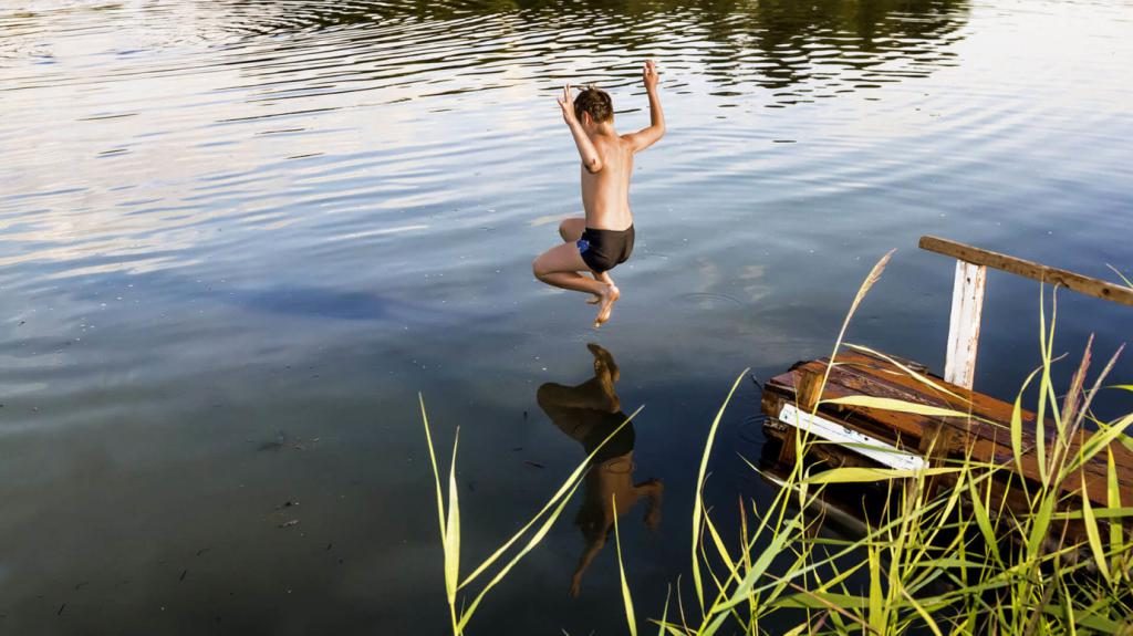 träumen, in einem klaren Fluss zu schwimmen