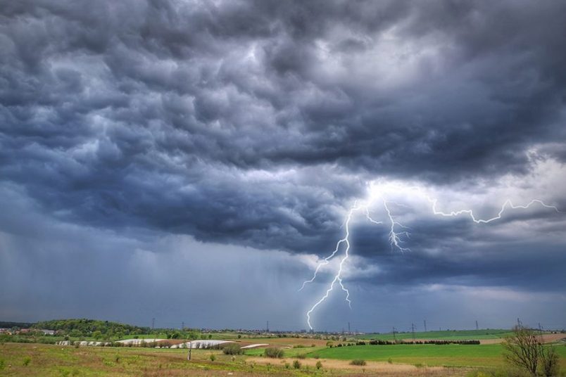 was träumt man bei einem starken gewitter