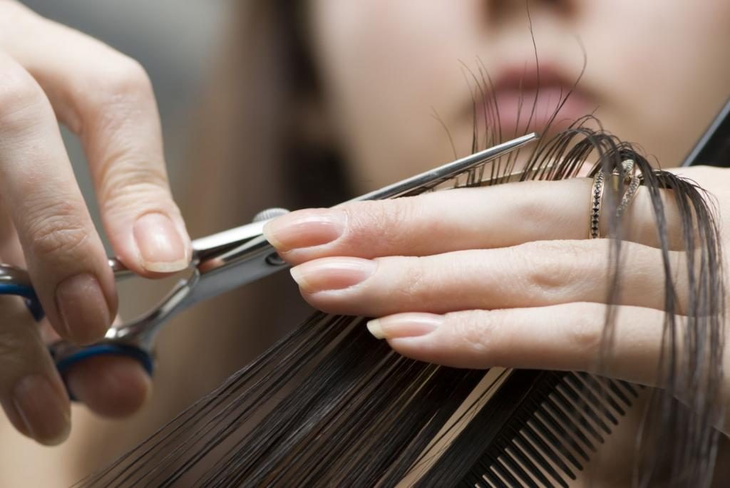 schneiden Haare in einem Traum