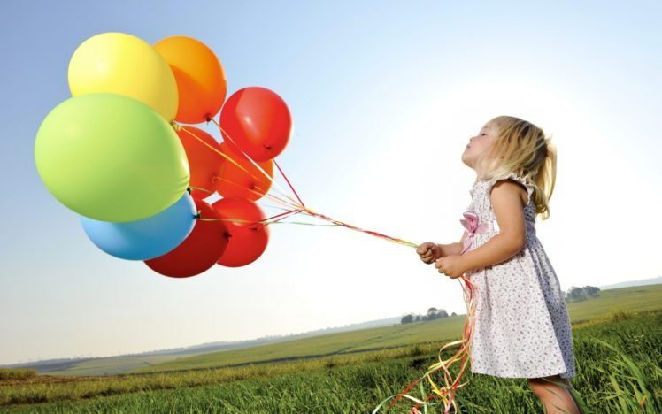 Mädchen mit Luftballons