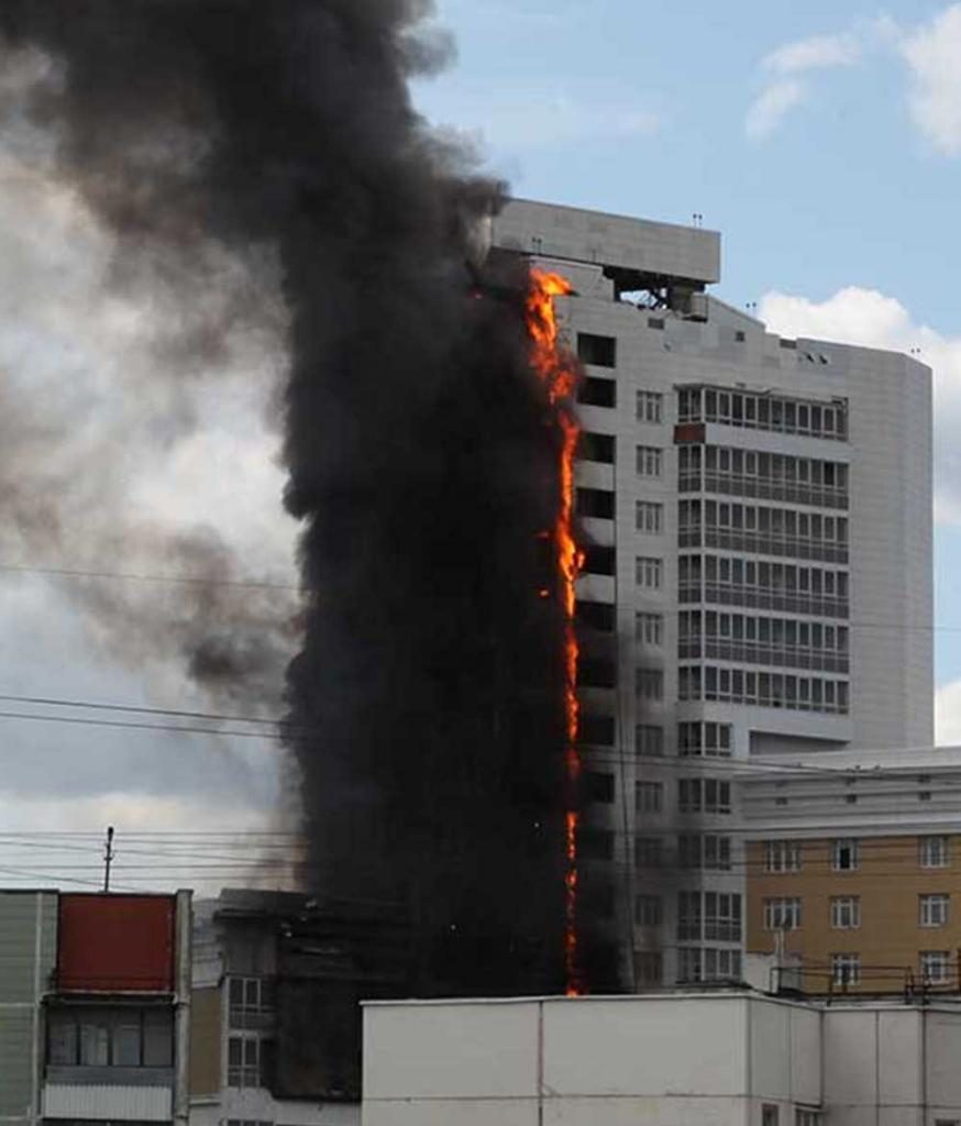 Rauch aus einem brennenden Gebäude