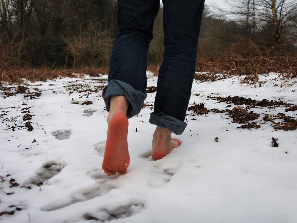 Im Traumbuch barfuß in den Schnee gehen